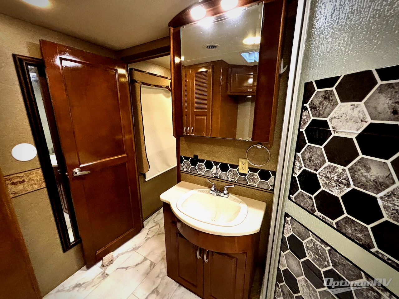 2014 Thor Challenger 37GT Photo 17