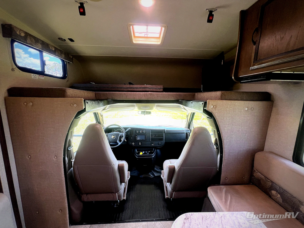2019 Coachmen Freelander 26DS Chevy 4500 Photo 6