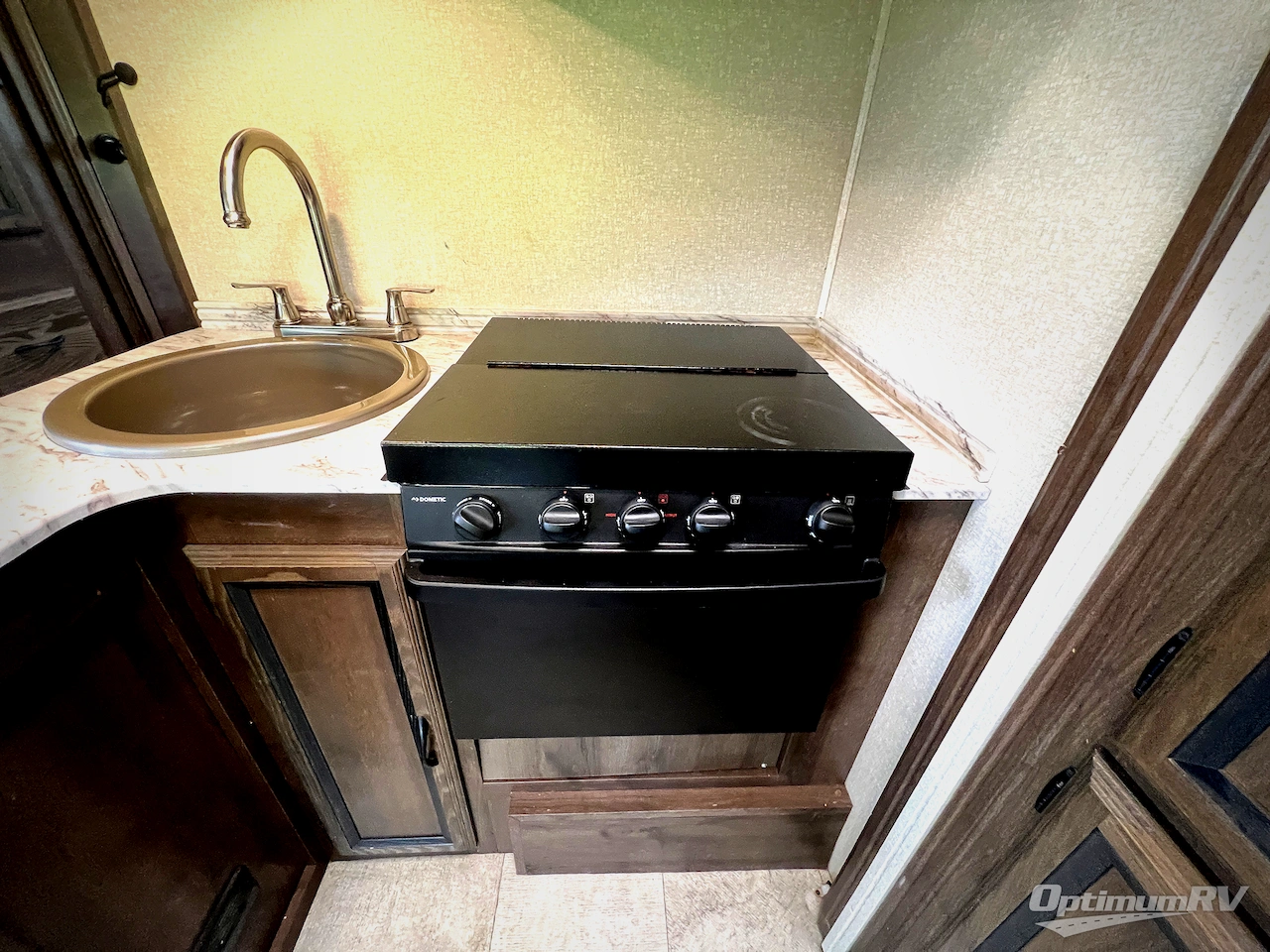 2019 Coachmen Freelander 26DS Chevy 4500 Photo 12