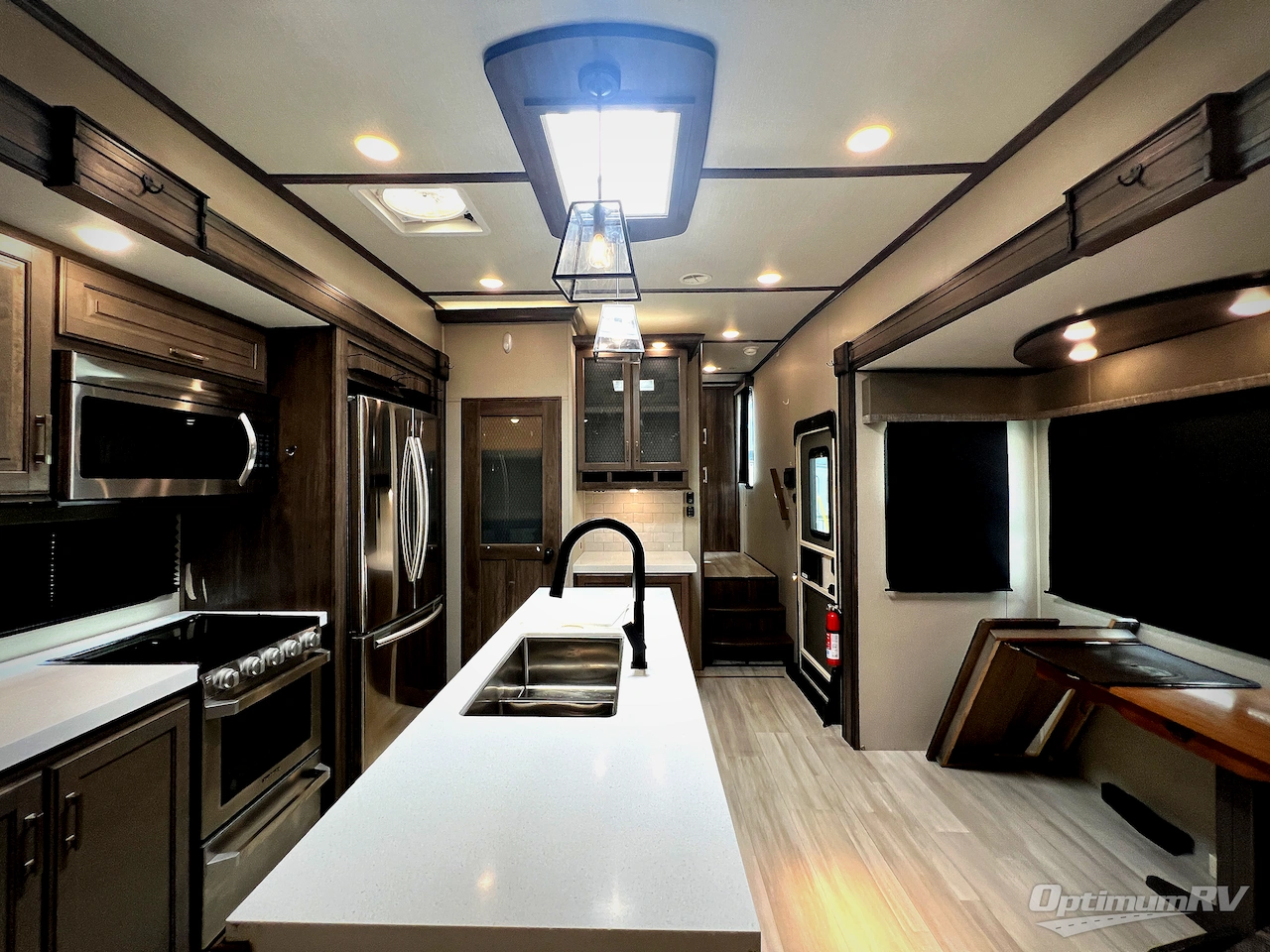 2021 Grand Design Solitude S-Class 2930RL Photo 4