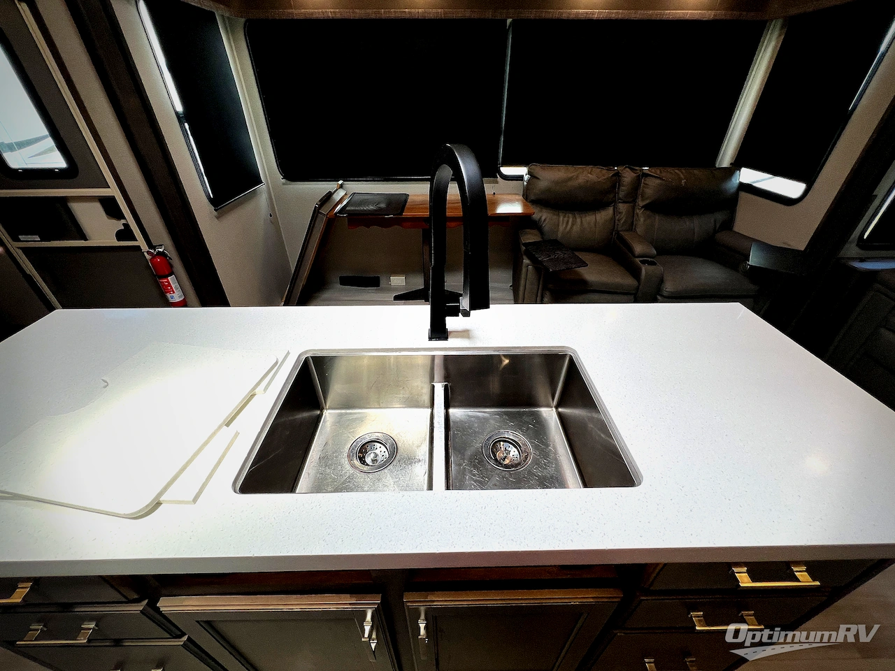 2021 Grand Design Solitude S-Class 2930RL Photo 7