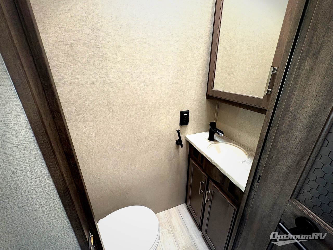 2021 Grand Design Solitude 380FL R Photo 6