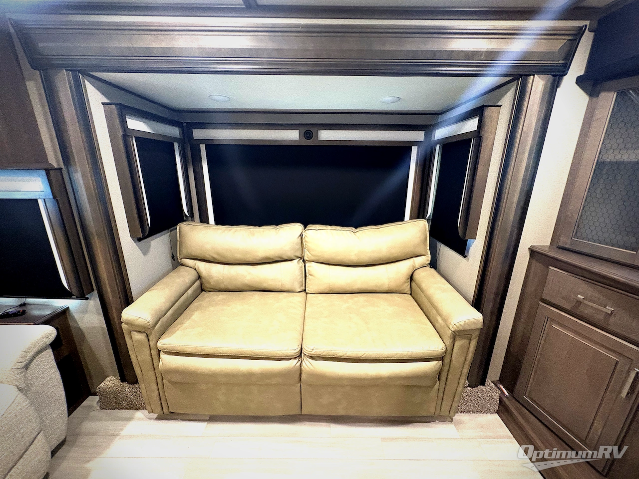 2021 Grand Design Solitude 380FL R Photo 10