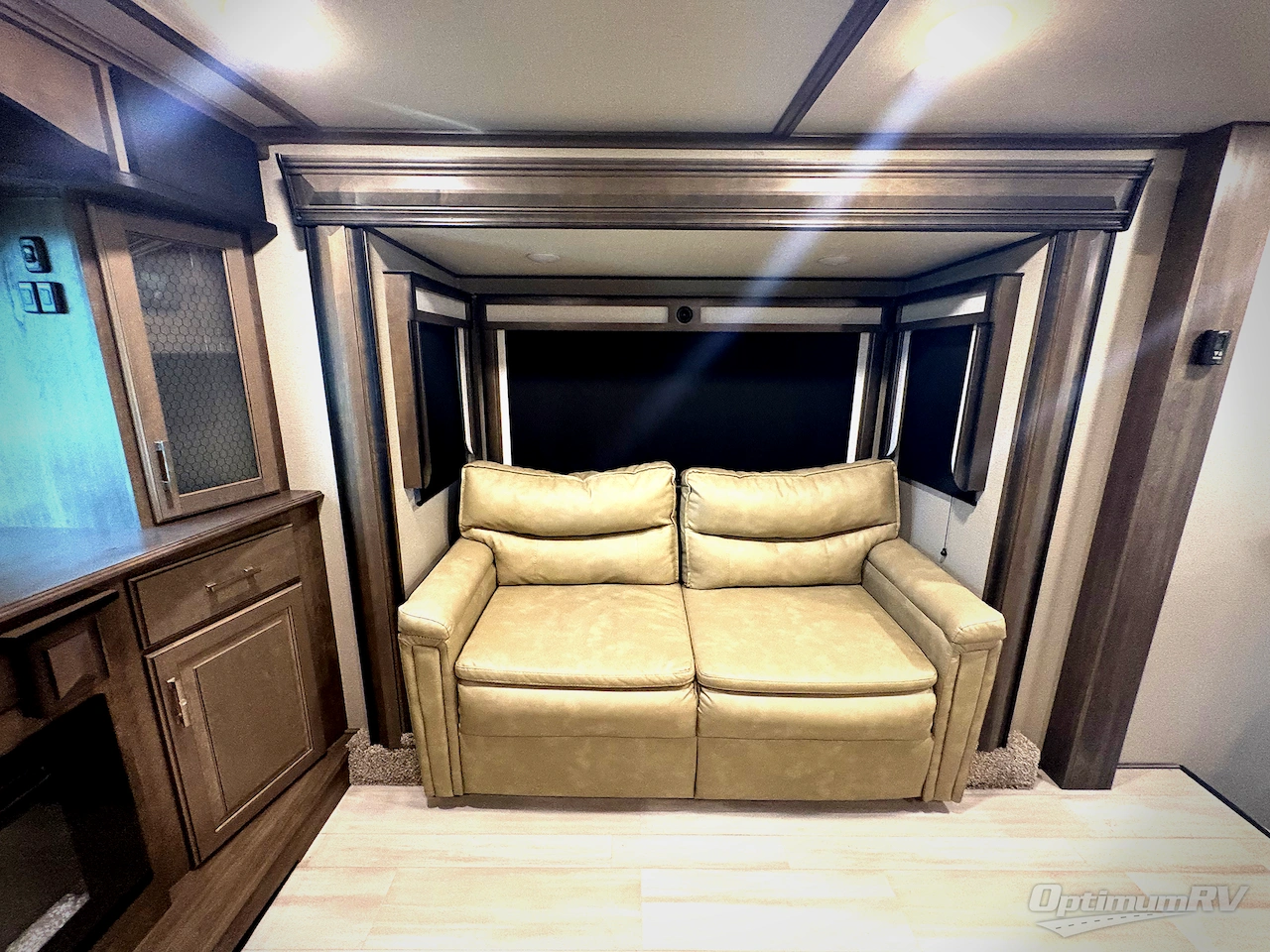 2021 Grand Design Solitude 380FL R Photo 11