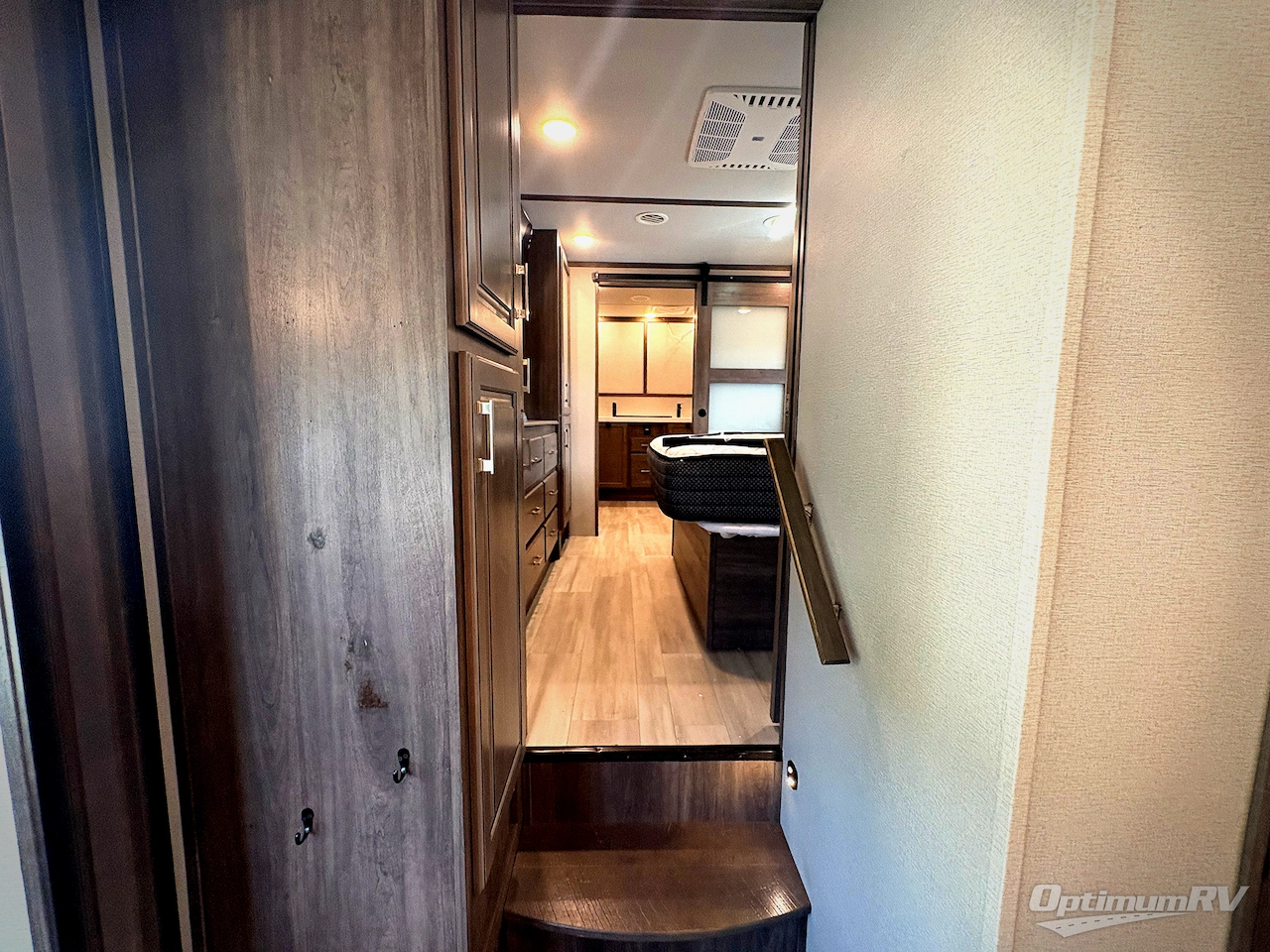 2021 Grand Design Solitude 380FL R Photo 12