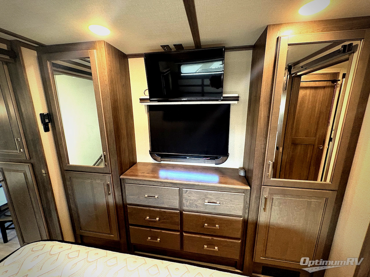 2021 Grand Design Solitude 380FL R Photo 14