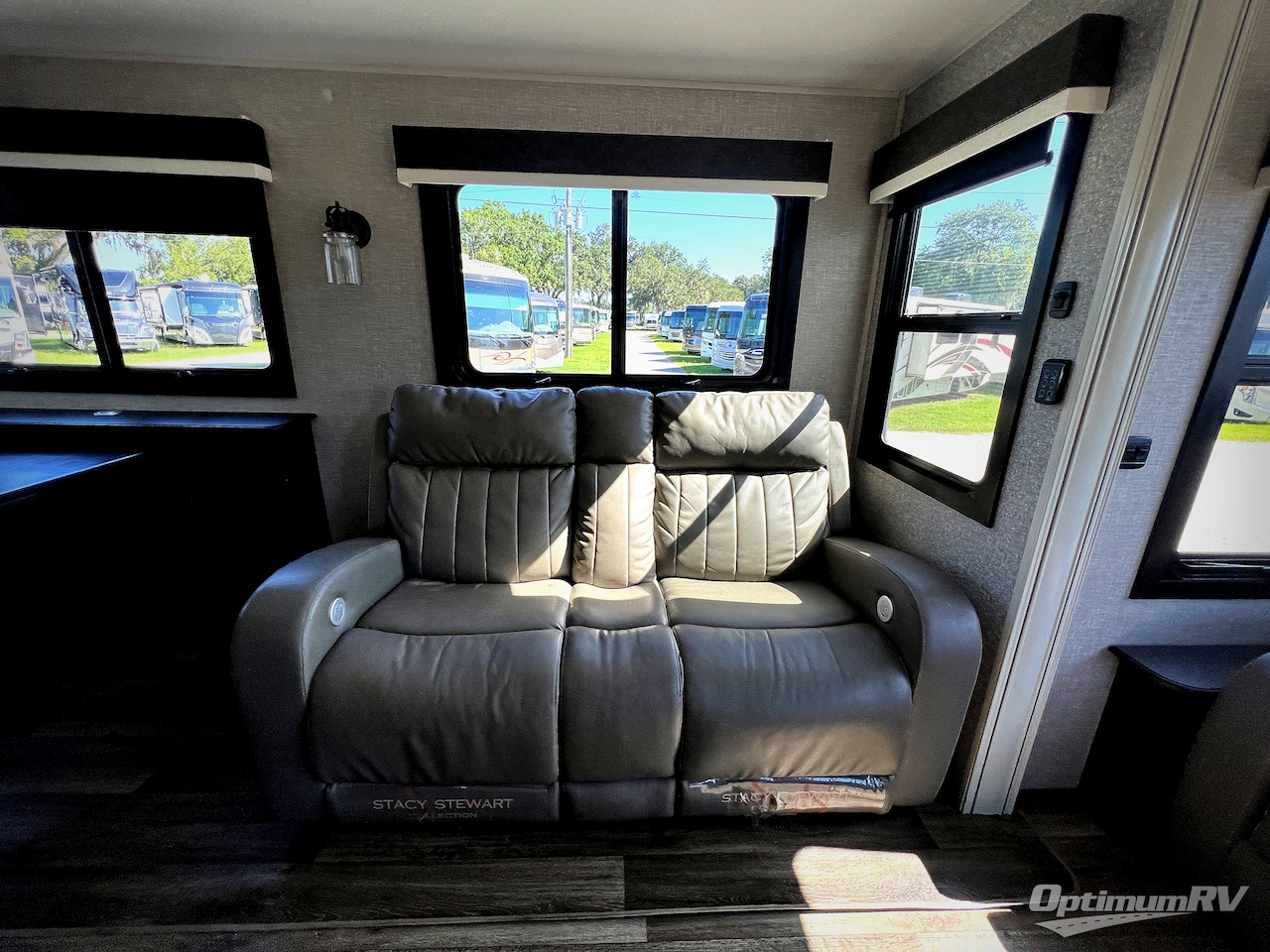 2022 Jayco North Point 377RLBH Photo 8