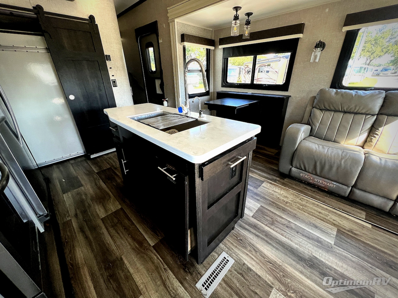 2022 Jayco North Point 377RLBH Photo 13