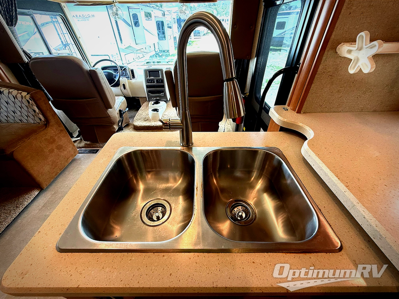 2015 Winnebago Vista 27N Photo 10