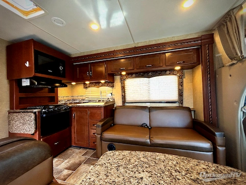 2016 Thor Four Winds 30C RV Photo 2