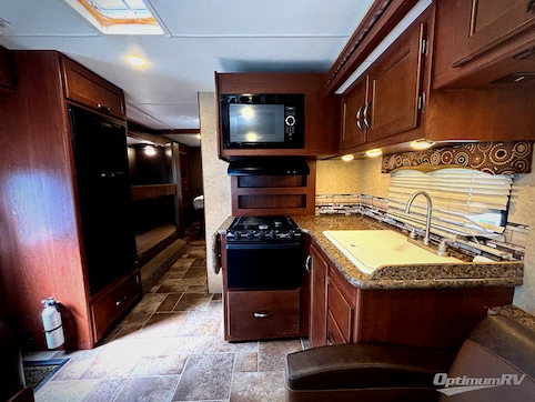 2016 Thor Four Winds 30C RV Photo 3
