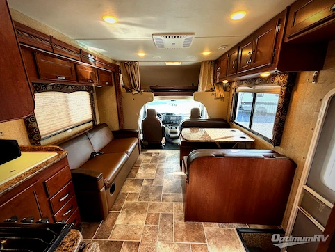 2016 Thor Four Winds 30C RV Photo 4