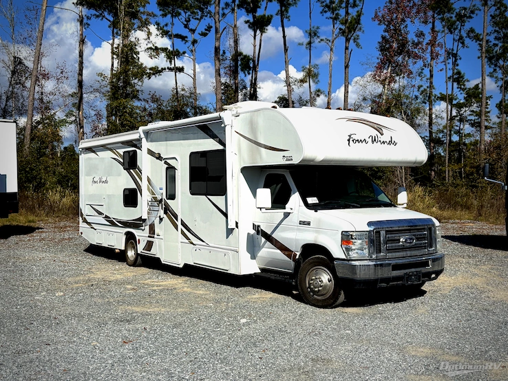 2016 Thor Four Winds 30C RV Photo 1