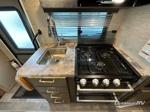 2021 Thor Chateau 22E Chevy RV Photo 4