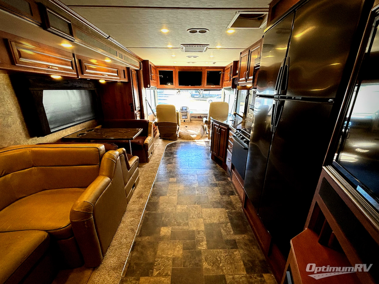2014 Fleetwood Bounder 33C Photo 5