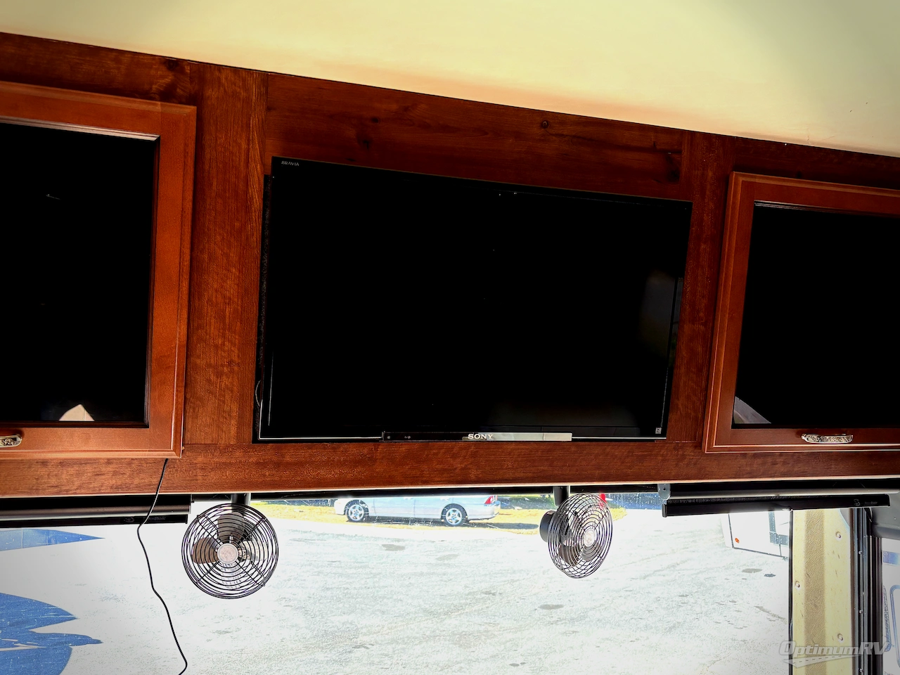 2014 Fleetwood Bounder 33C Photo 10