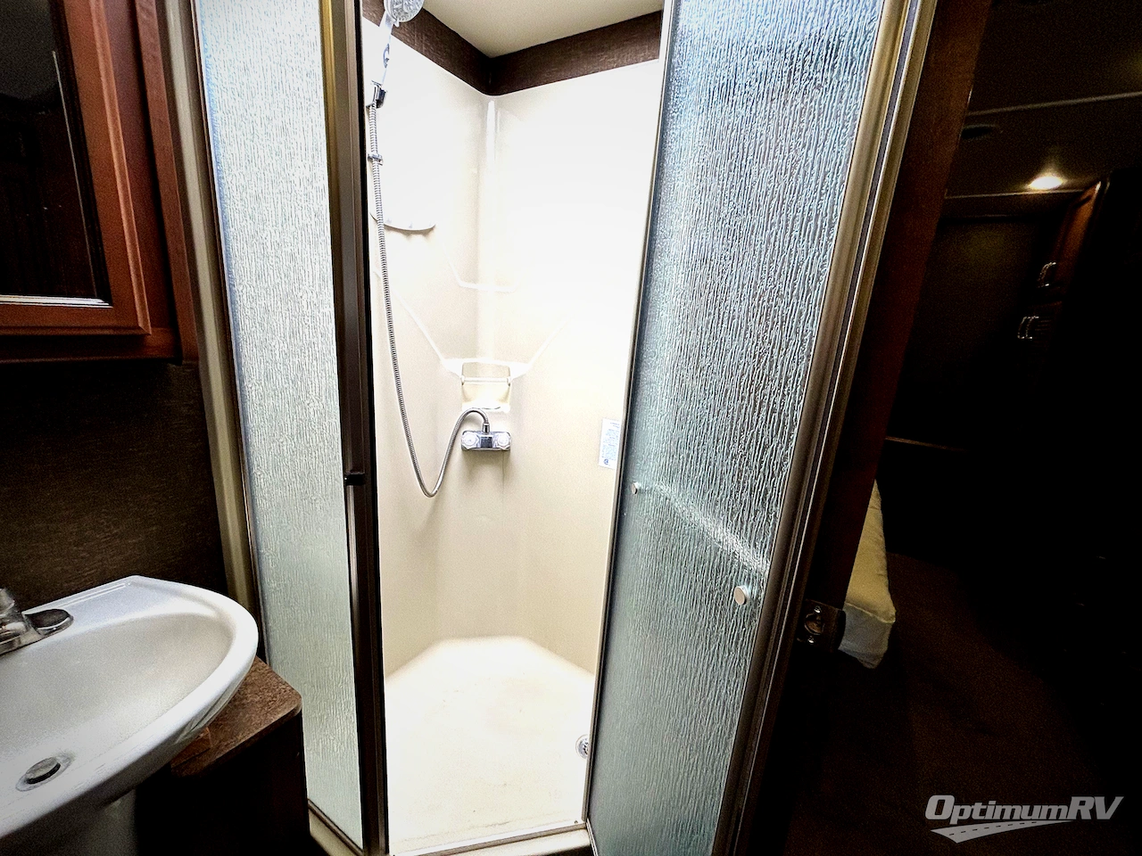 2014 Fleetwood Bounder 33C Photo 16