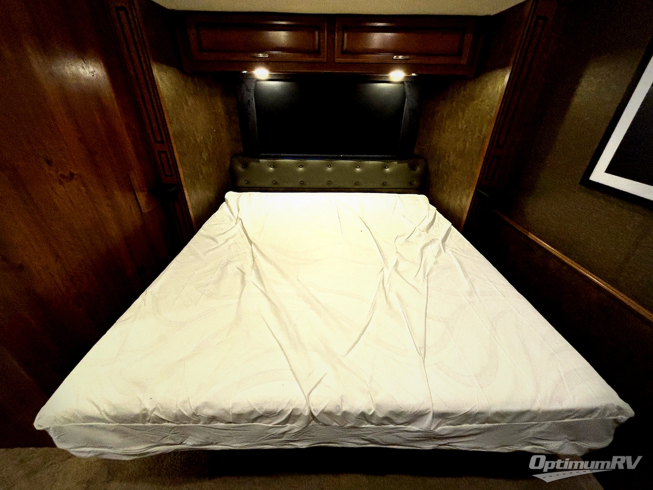 2014 Fleetwood Bounder 33C Photo 18