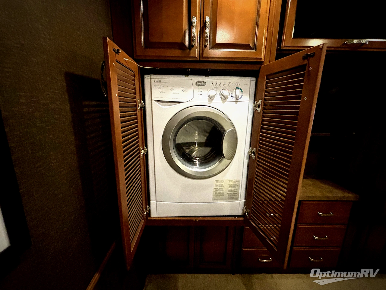 2014 Fleetwood Bounder 33C Photo 20