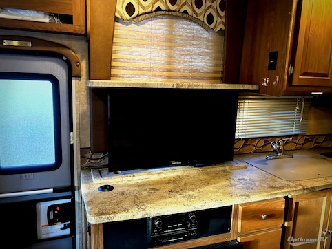 2015 Coachmen Leprechaun 319DS Ford 450 RV Photo 3