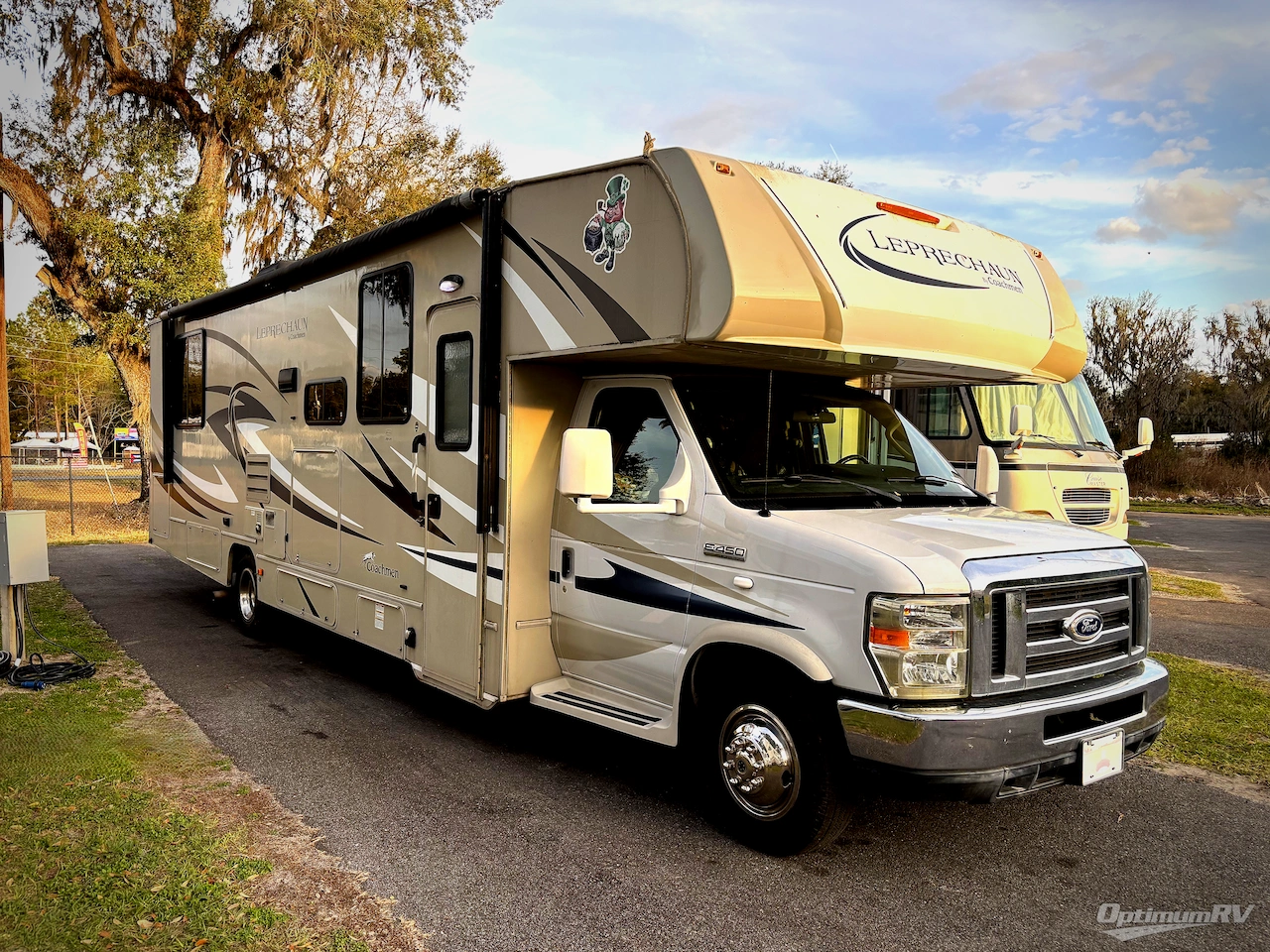 2015 Coachmen Leprechaun 319DS Ford 450 Photo 1