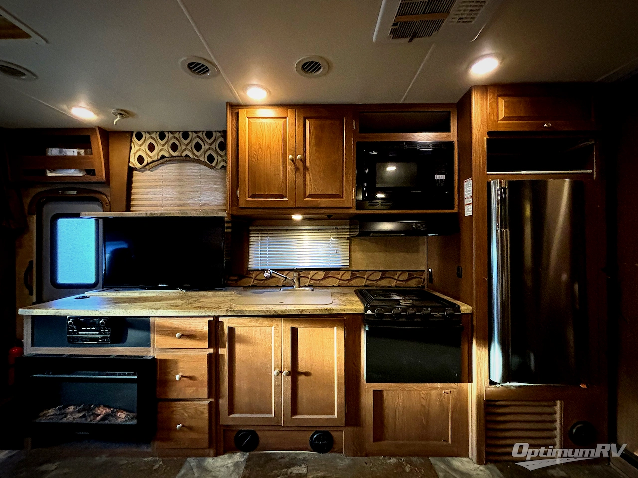 2015 Coachmen Leprechaun 319DS Ford 450 Photo 6