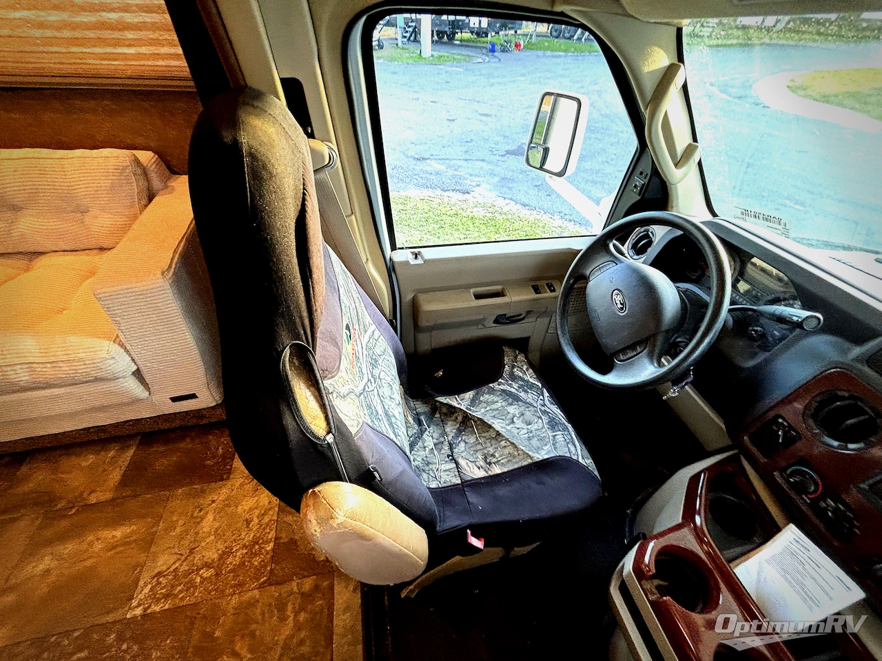 2015 Coachmen Leprechaun 319DS Ford 450 Photo 7