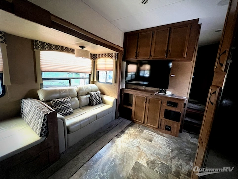 2017 Starcraft Solstice Super Lite 30DQS RV Photo 2