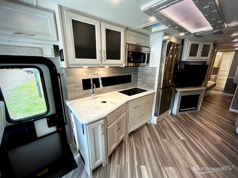 2022 Fleetwood Southwind 35K RV Photo 3