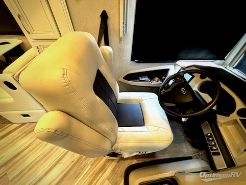 2022 Fleetwood Southwind 35K RV Photo 2