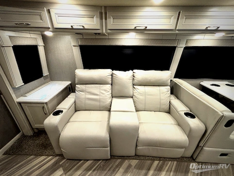 2022 Fleetwood Southwind 35K RV Photo 3
