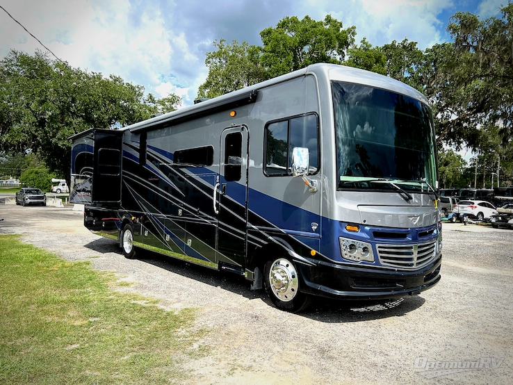 2022 Fleetwood Southwind 35K RV Photo 1
