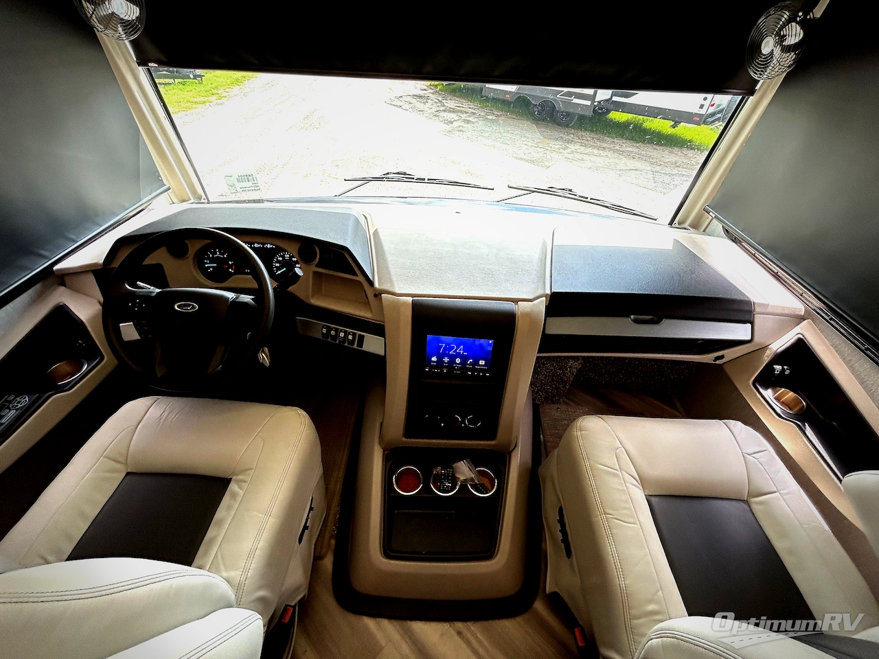2022 Fleetwood Southwind 35K Photo 8