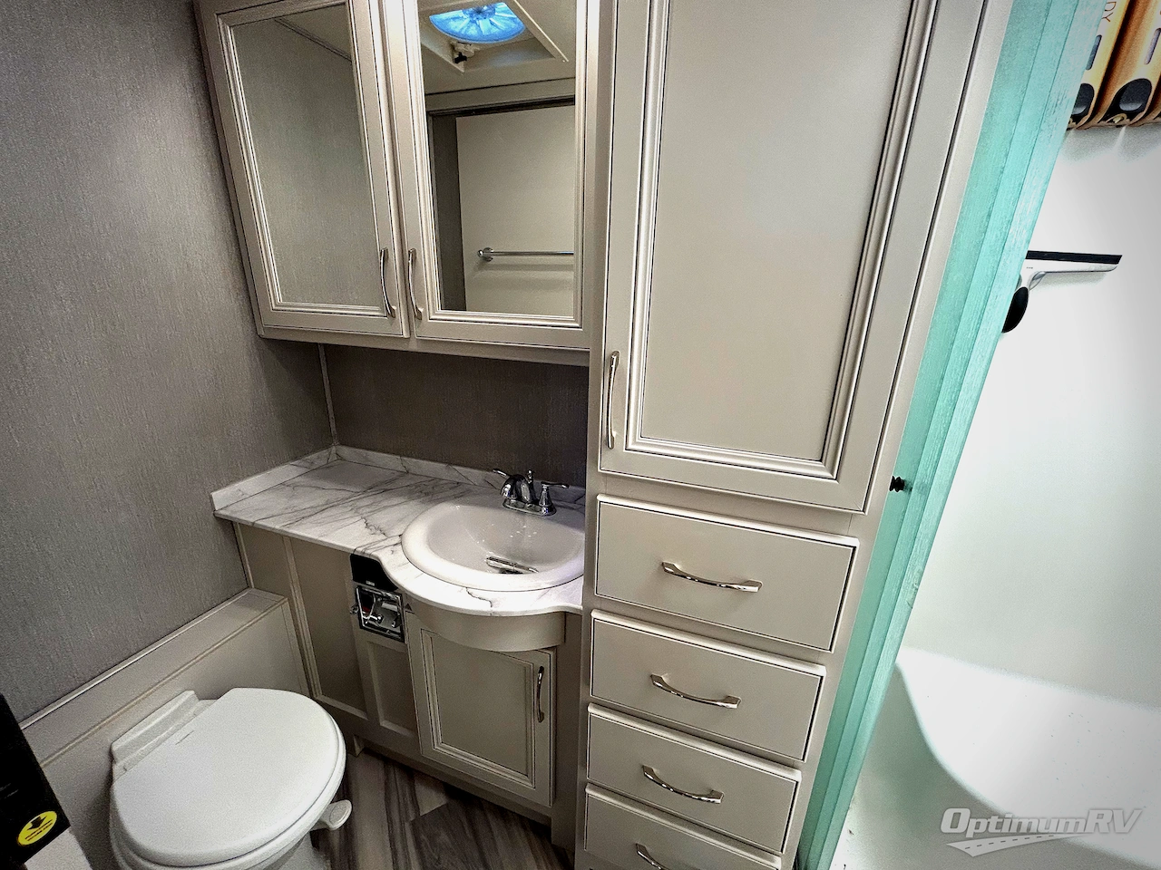 2022 Fleetwood Southwind 35K Photo 19