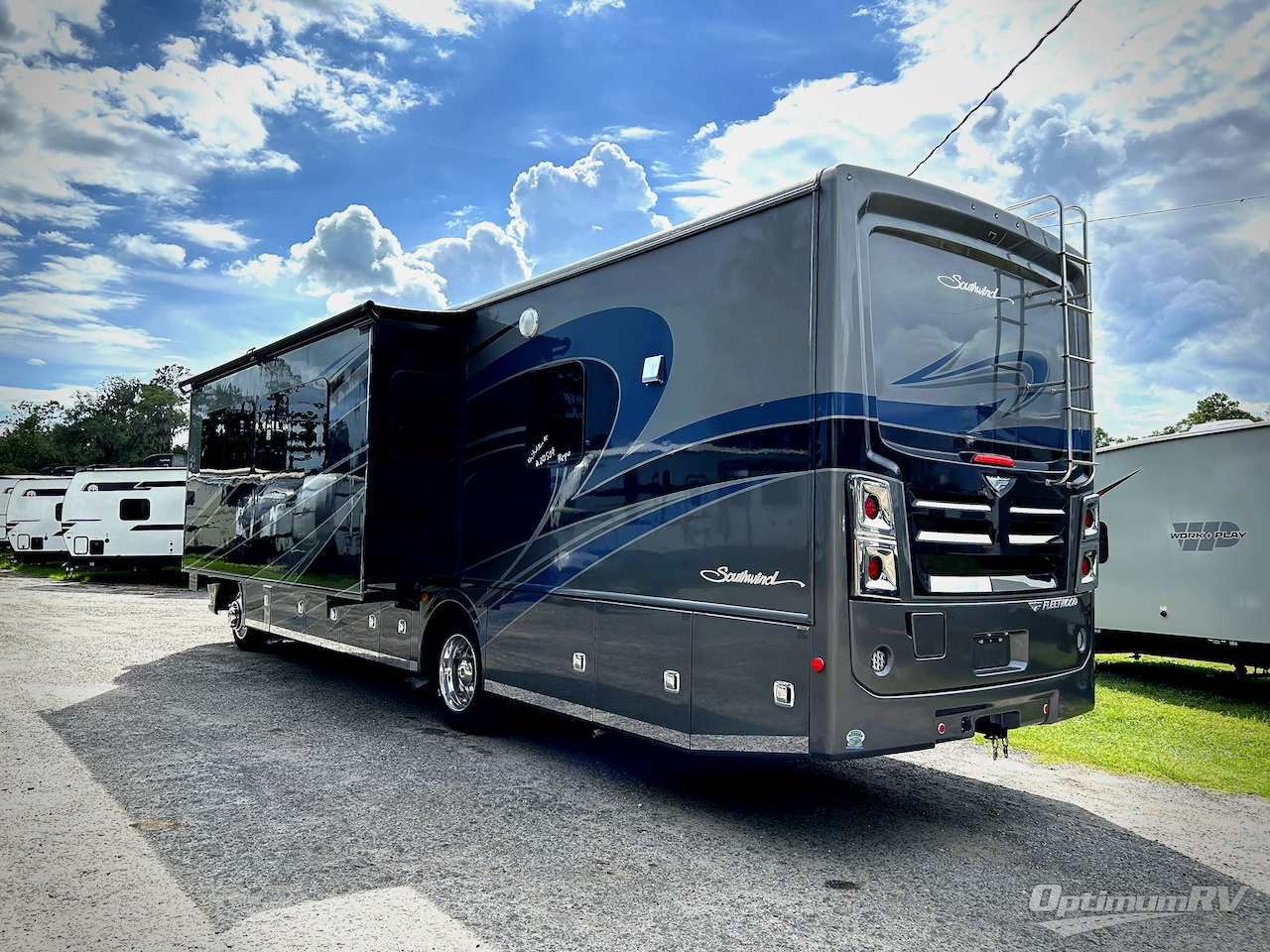 2022 Fleetwood Southwind 35K Photo 3