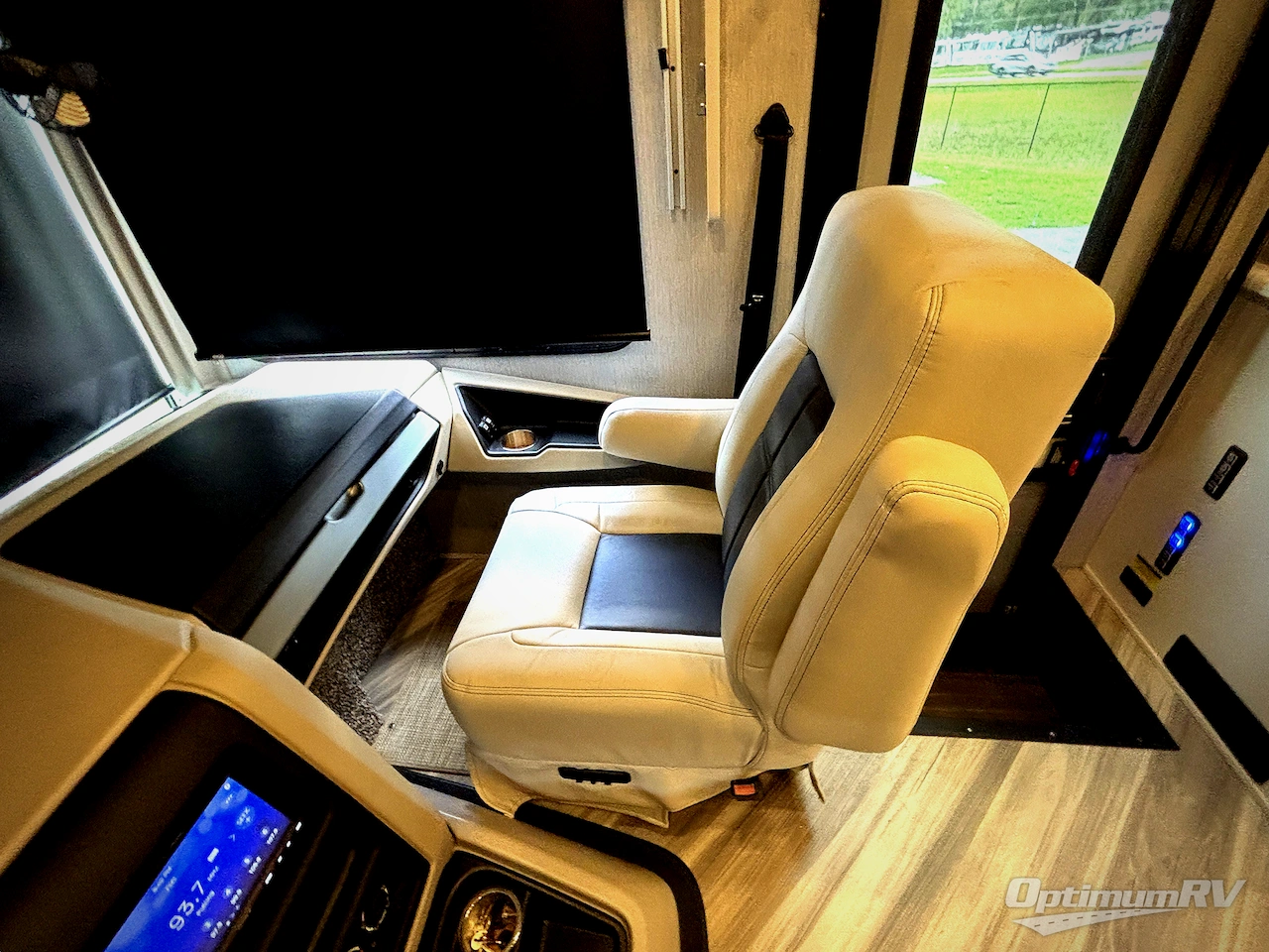 2022 Fleetwood Southwind 35K Photo 9