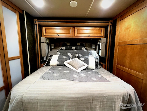 2014 Winnebago Adventurer 37F RV Photo 4