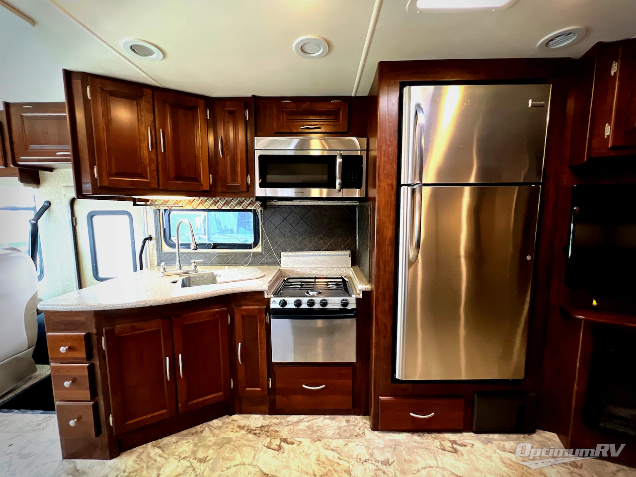 2016 Coachmen Mirada 35LS Photo 6