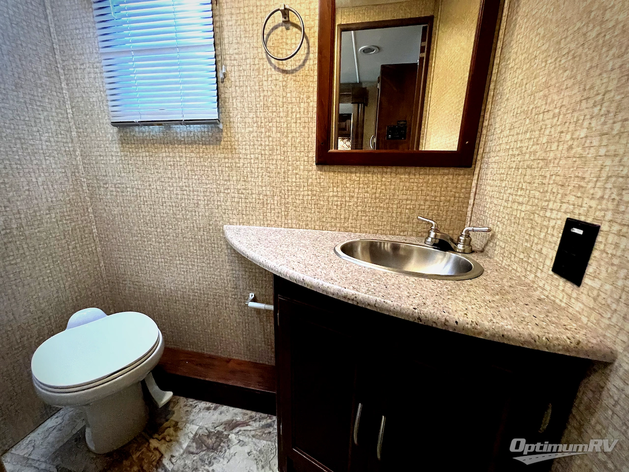 2016 Coachmen Mirada 35LS Photo 17