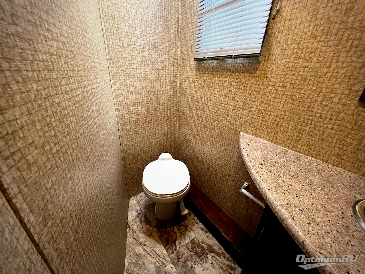 2016 Coachmen Mirada 35LS Photo 19