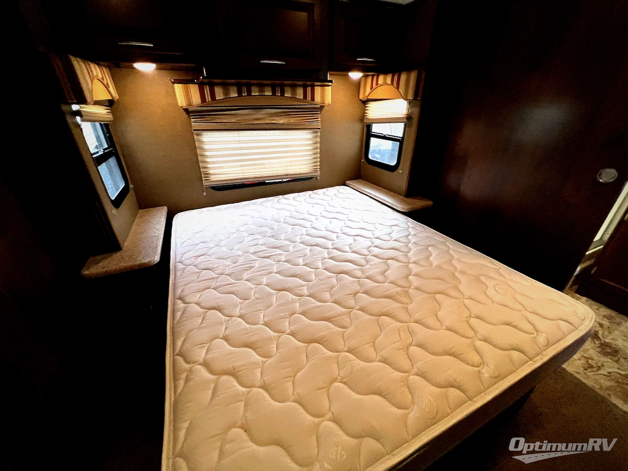 2016 Coachmen Mirada 35LS Photo 21