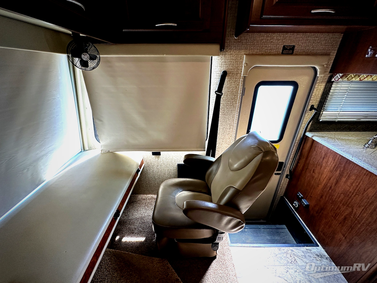 2016 Coachmen Mirada 35LS Photo 5