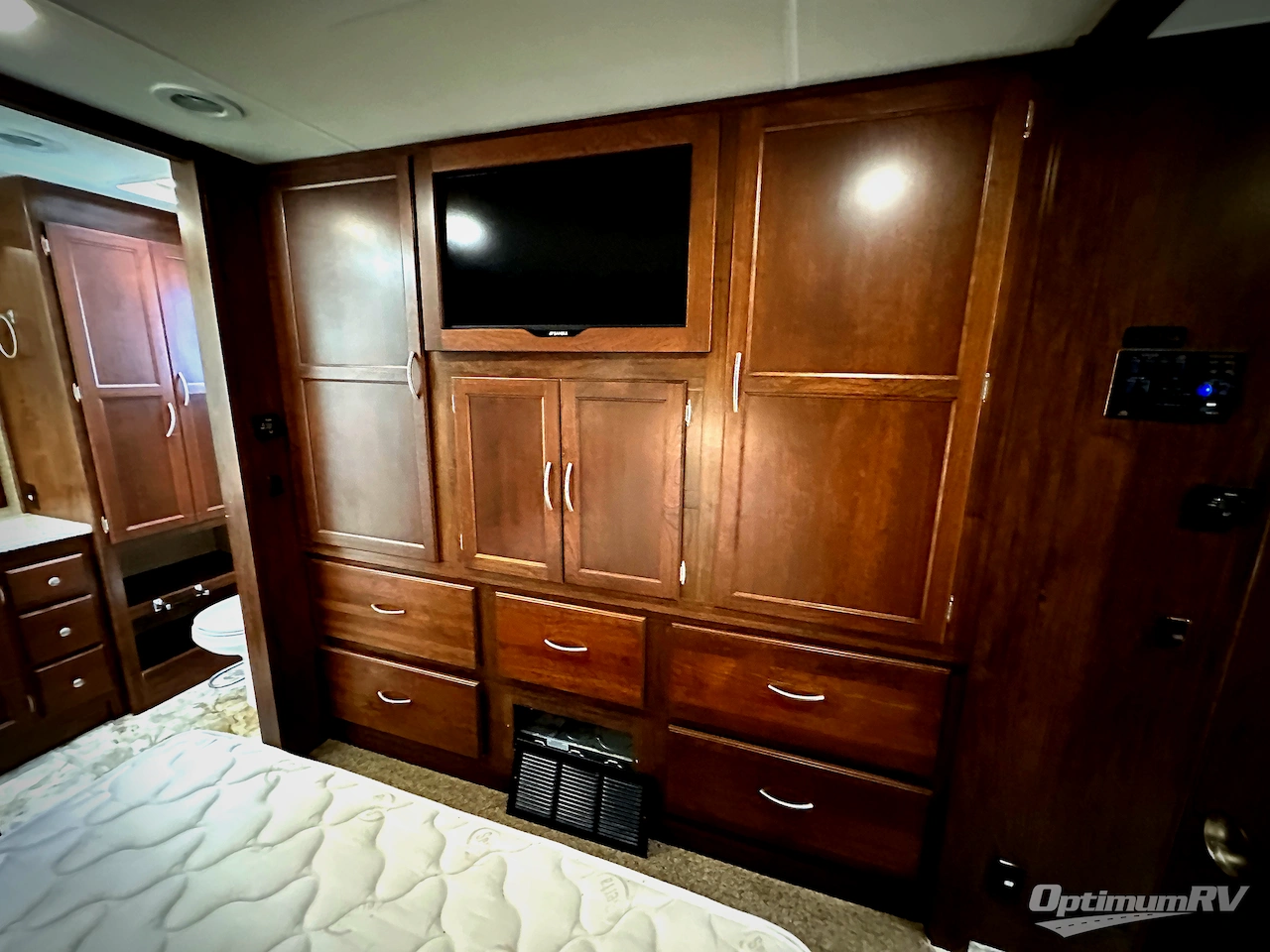 2016 Coachmen Mirada 35LS Photo 20