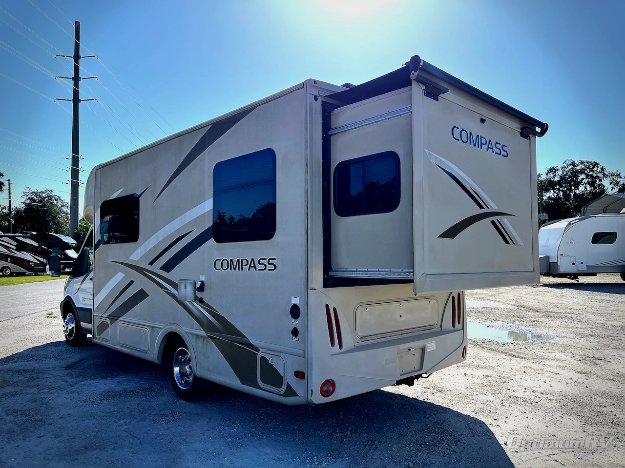 2017 Thor Compass 23TR Photo 2