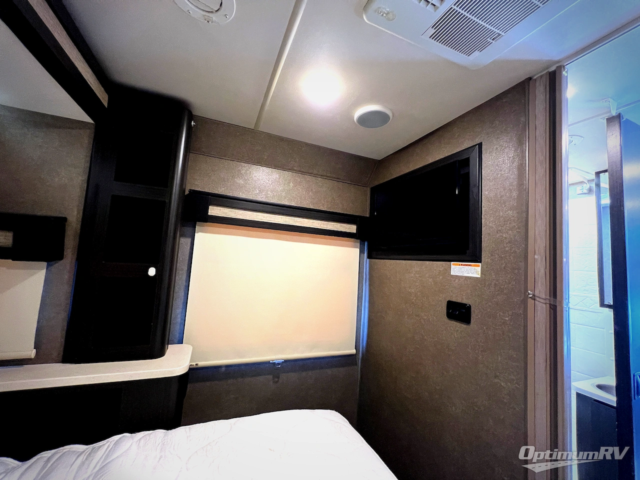 2017 Thor Compass 23TR Photo 18