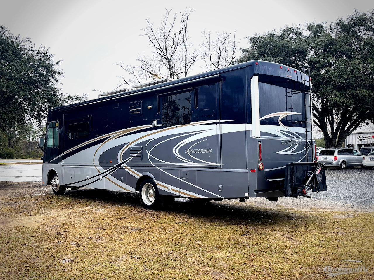 2016 Winnebago Adventurer 35P Photo 3