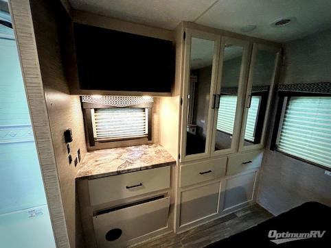 2022 Thor ACE 30.3 RV Photo 4