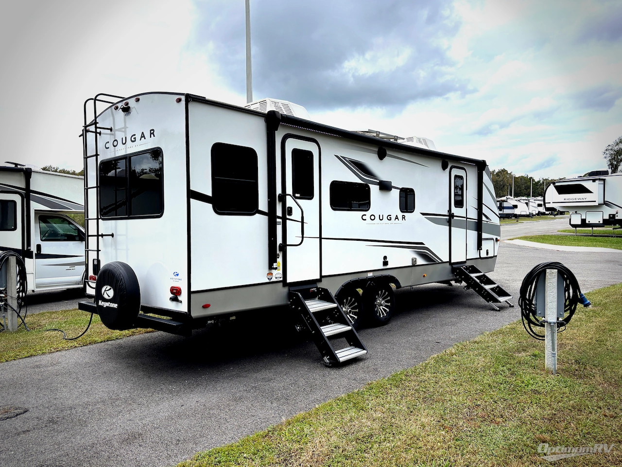 2023 Keystone Cougar Half-Ton 25RDS Photo 2