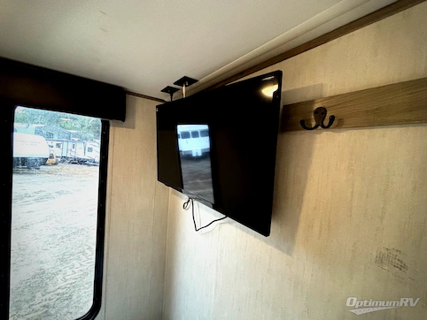 2021 Forest River Cherokee Alpha Wolf 22SWL RV Photo 4