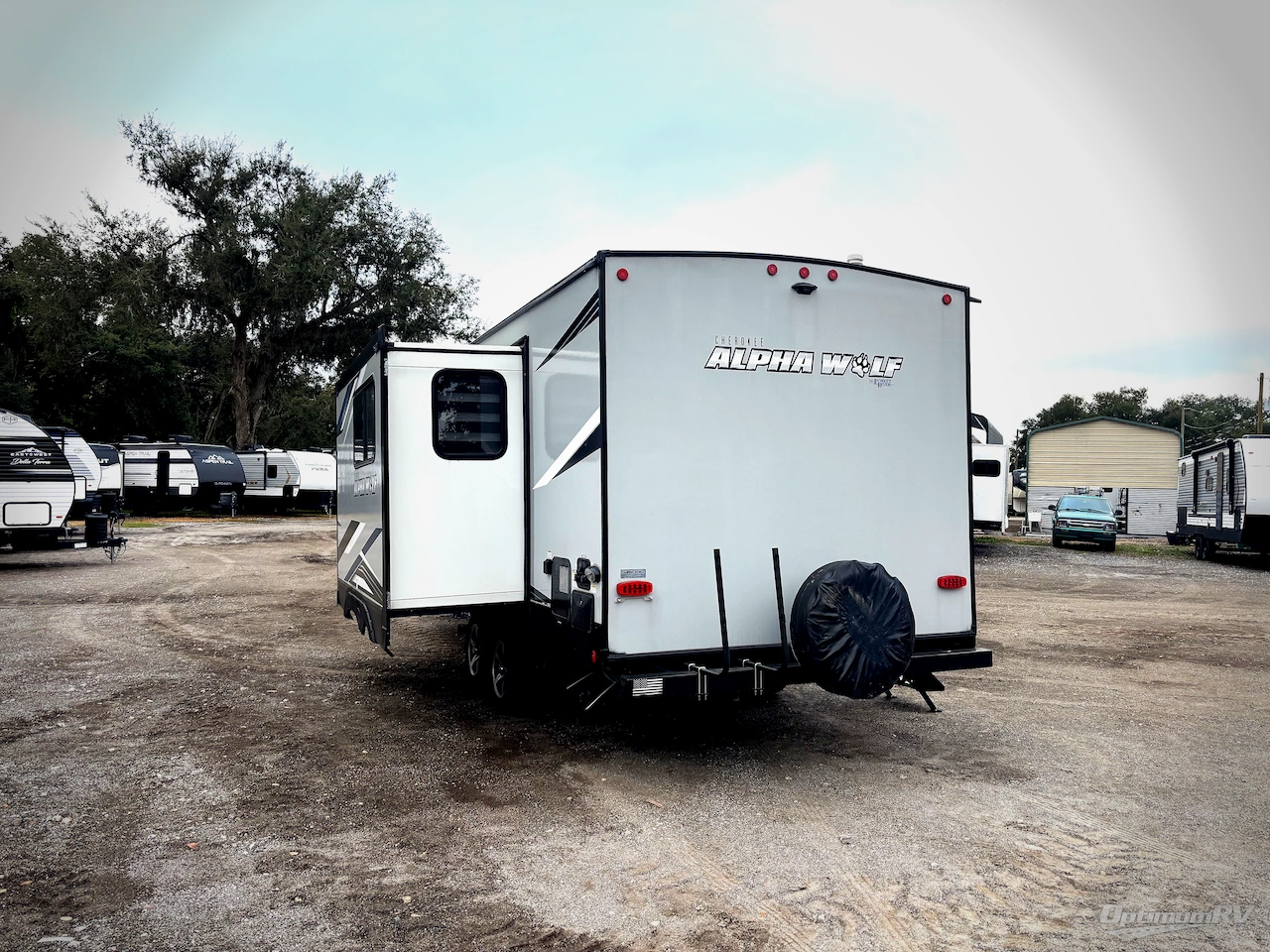 2021 Forest River Cherokee Alpha Wolf 22SWL Photo 3